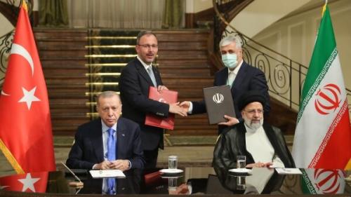ایران و ترکیه هشت سند و یادداشت تفاهم همکاری امضا کردند