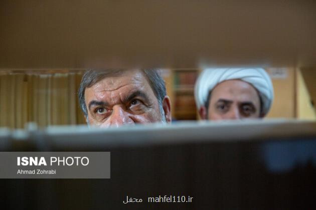 عیادت محسن رضایی از مصدومان حادثه تروریستی ایذه