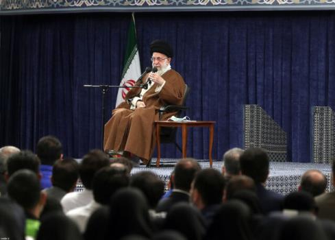 رهبر انقلاب مقابله هوشیارانه کارگران با تحریکات دشمنان را تحسین کردند