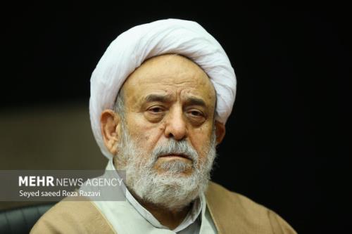 انسان باید خودرا در مقابل همه گناهان باطنی و ظاهری حفظ کند