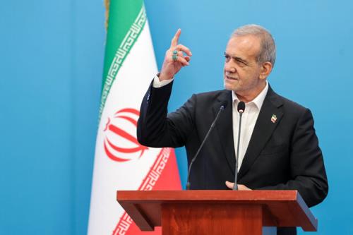 ایران از استفاده صلح آمیز از انرژی هسته ای دست نمی کشد
