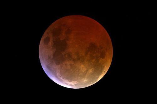 هیچ سندی بر مبنای شومی خسوف وجود ندارد خواندن نماز آیات در ماه گرفتگی