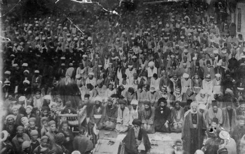 مبنای میرزای شیرازی برای ورود روحانیت به سیاست موضع روشنفکران چه بود؟