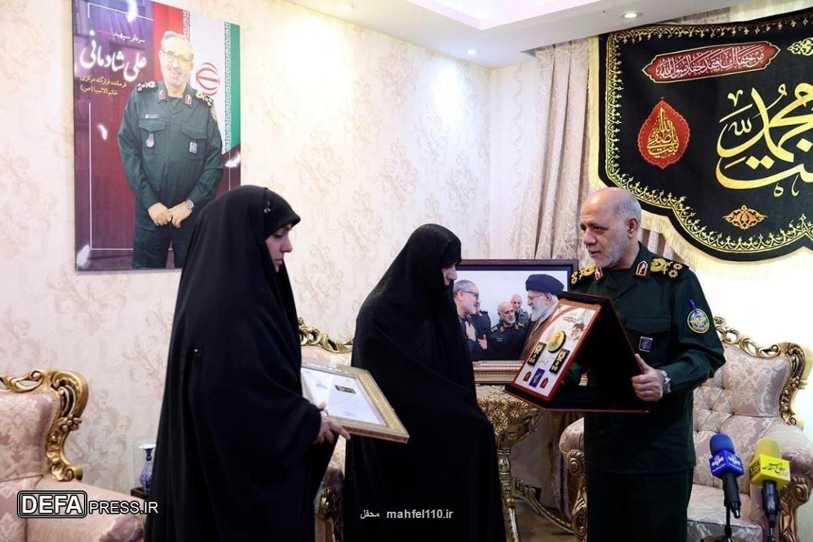 اعطای درجه سپهبدی به شهید علی شادمانی اعطای درجه سپهبدی به شهید علی شادمانی