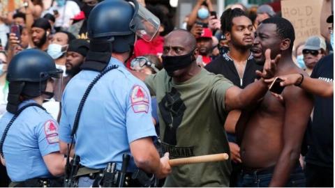 آمریكا با كمك رسانه ها بر نژادپرستی سرپوش می گذارد