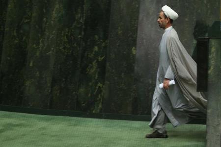 نمایندگان به دور از توهین از وزرا سوال بپرسند